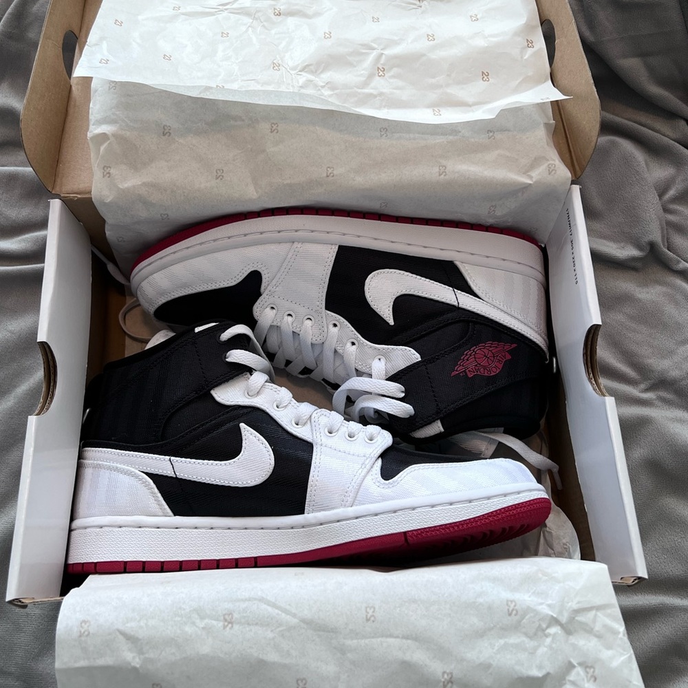 BRAND NEW NIKE AIR JORDAN SIZE 9 WOMENS